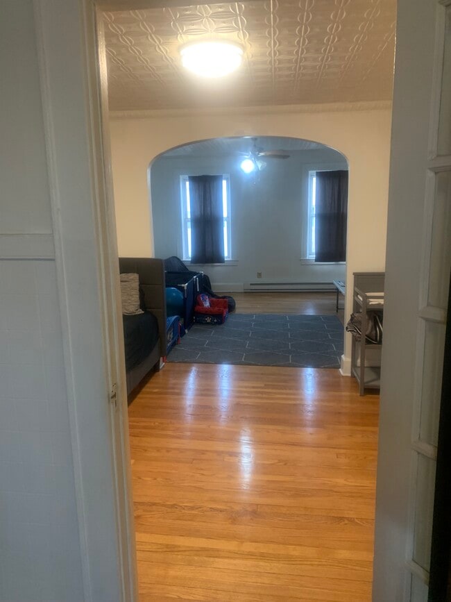 Building Photo - 147 Ferry St Unit 3 R Rental