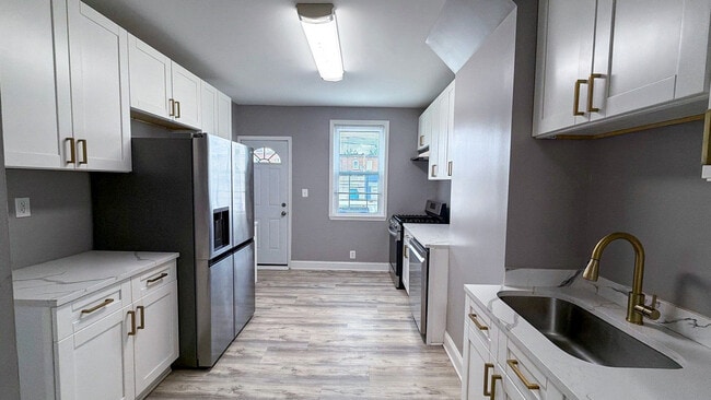Photo - 439 N Robinson St