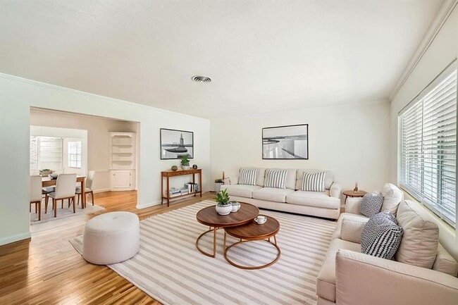 Photo - 425 Balmoral Rd