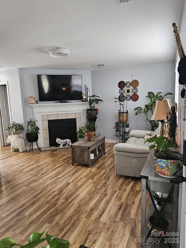 Photo - 409 Goosedown Ct