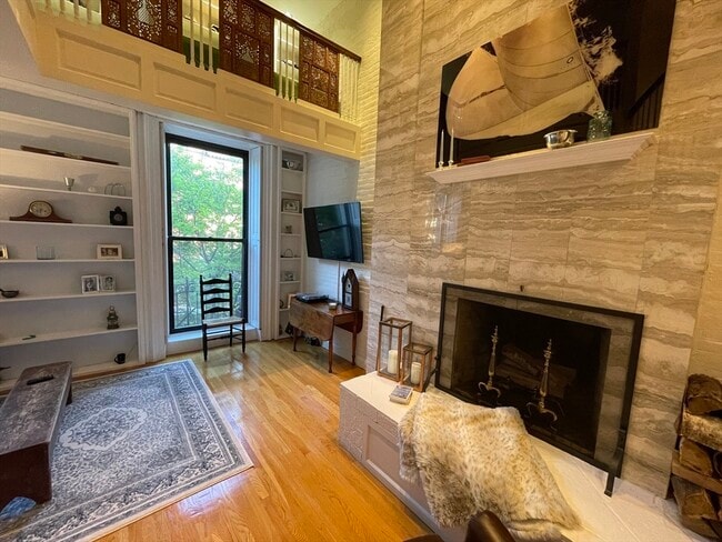 Building Photo - 124 Beacon St Unit 3F
