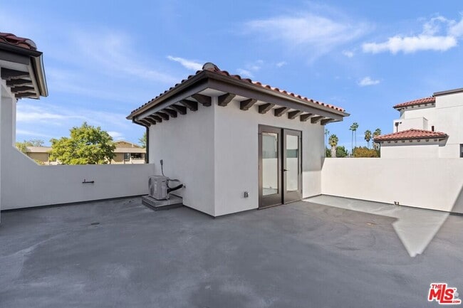 Photo - 5020 Woodman Ave Unidad 317