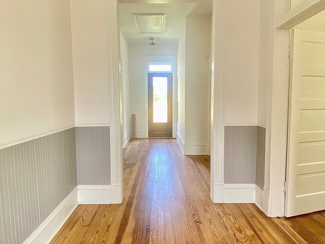 Photo - 2510 Nagle St