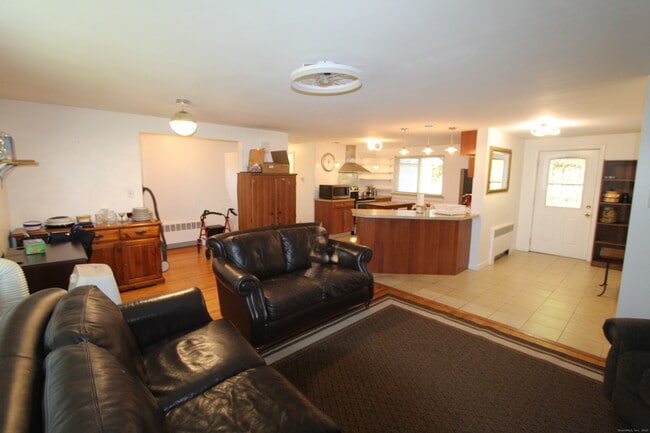 Photo - 422 S Main St