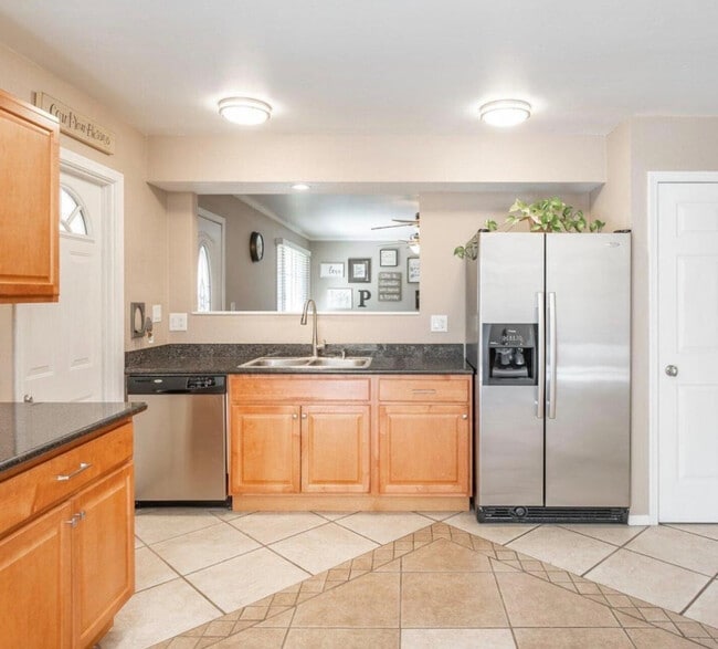 Photo - 2046 E Yale Dr