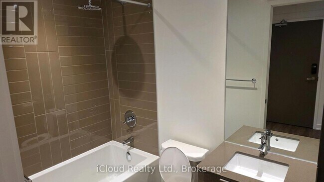 Photo - 448 Burnhamthorpe Rd W Unité 904