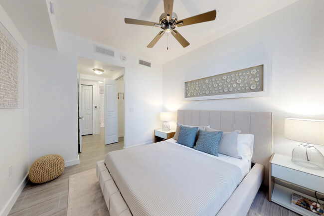 1BR, 1BA - 761 SF