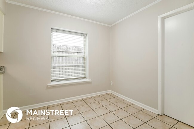 Photo - 608 Robinlynn St