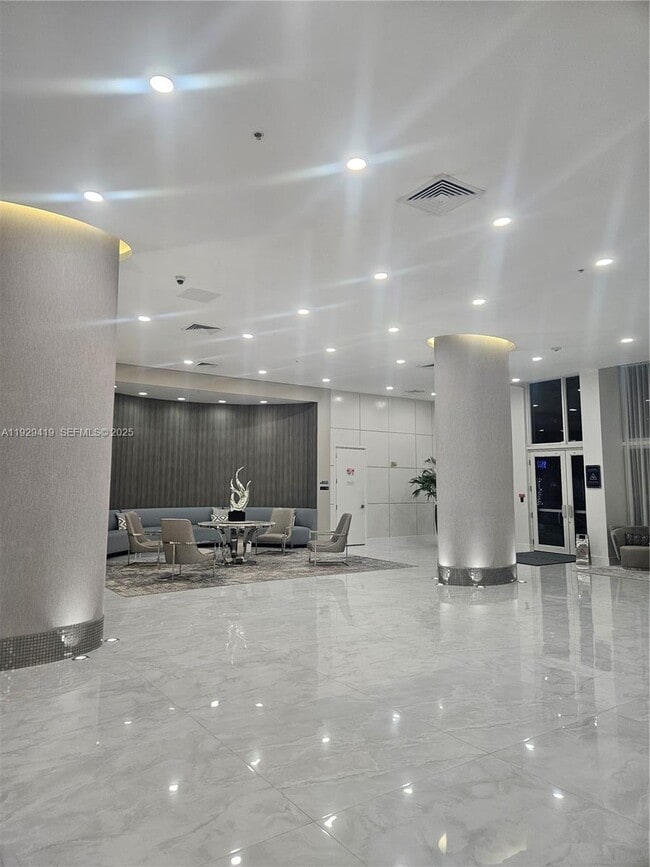 Photo - 18800 NE 29th Ave Unit 827