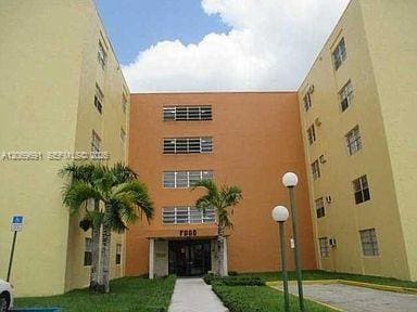 Photo - 7000 NW 186th St Unit 4-323
