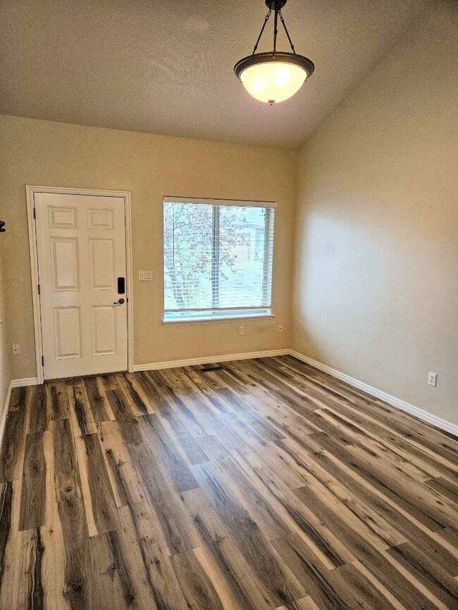 Photo - 21 Mangum Cir