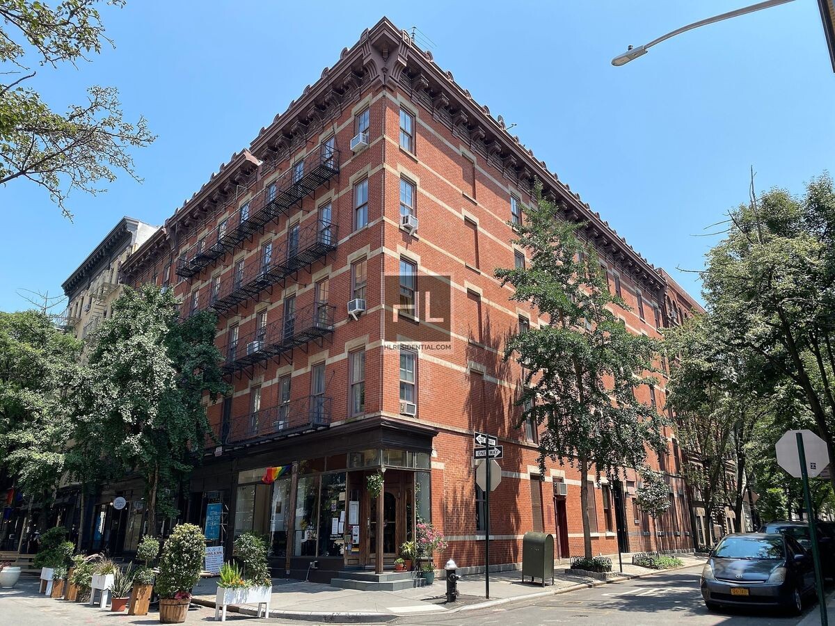 CHRISTOPHER ST. - CHRISTOPHER ST. Unidad 15