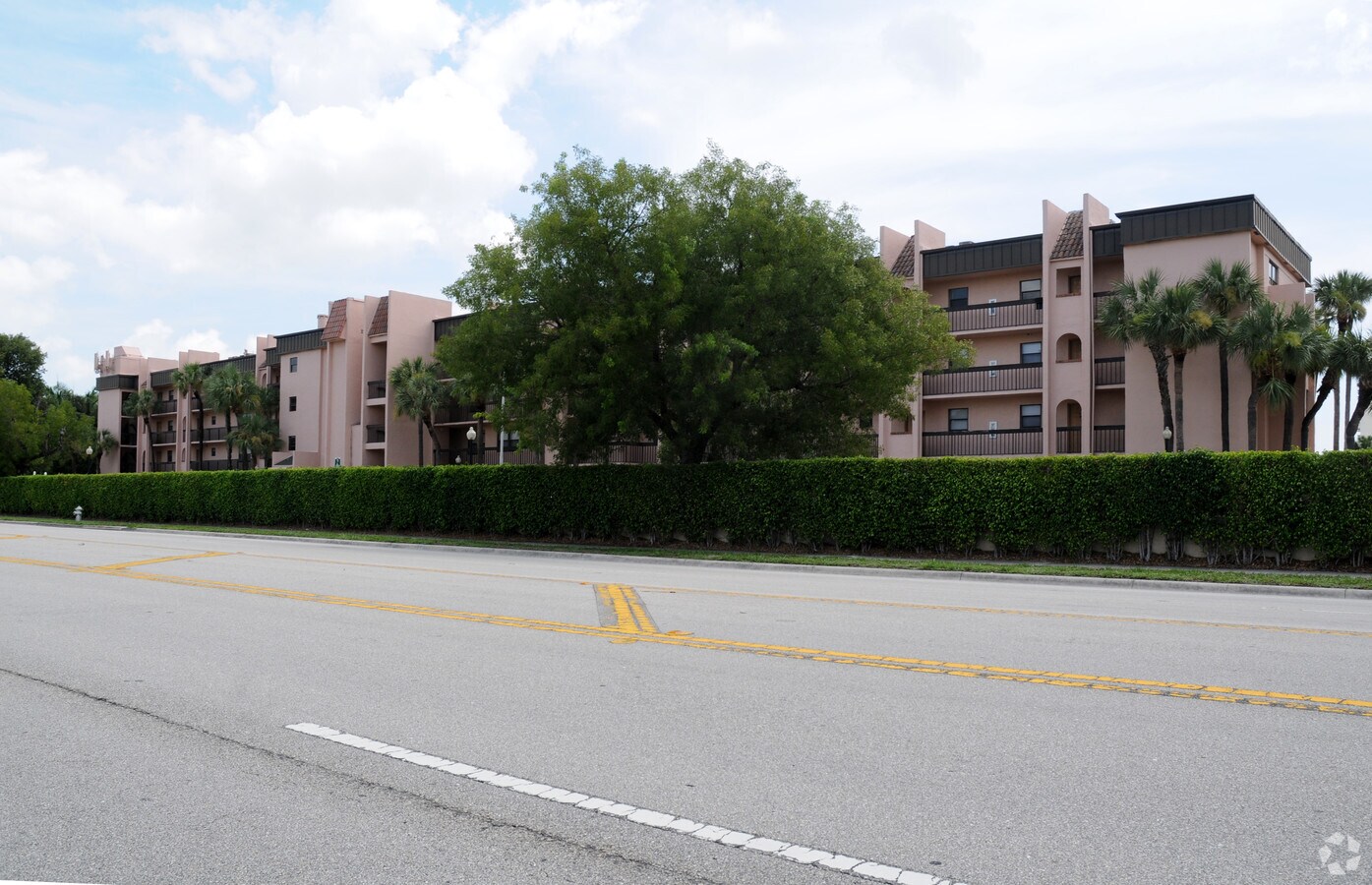 Photo - Presidential Golfview Apartments