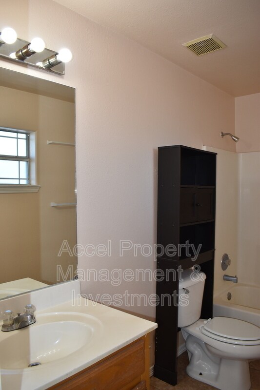 Photo - 811 French Unit 11