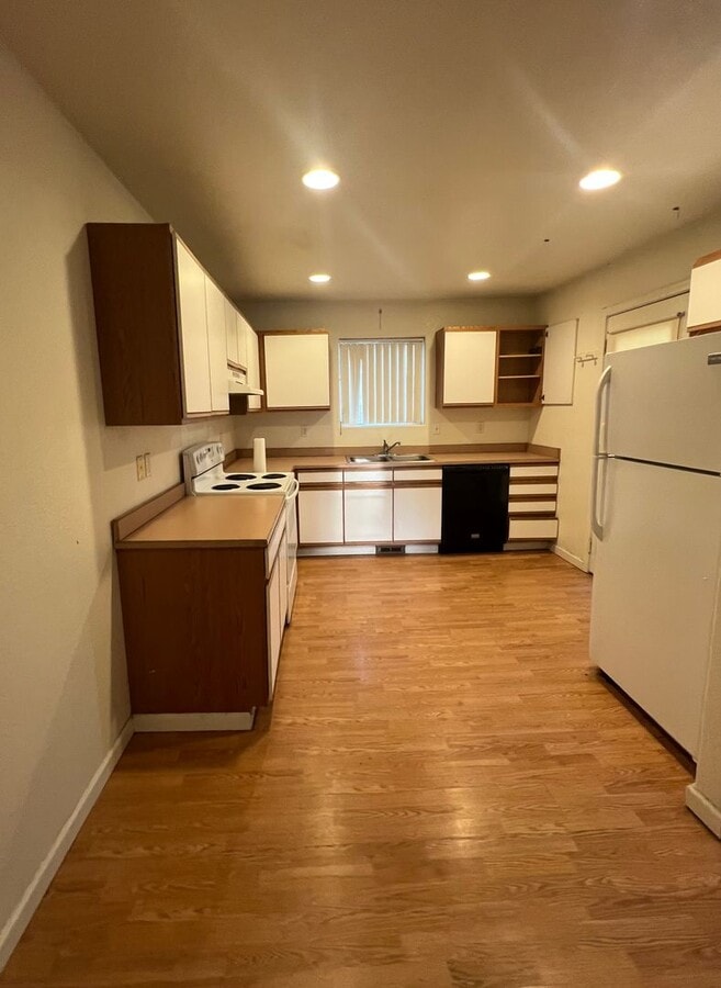 Photo - Newly Renovated 2 Bedroom, 1.5 Bathroom Duplex - Located near Sky Lakes and Oregon Tech!