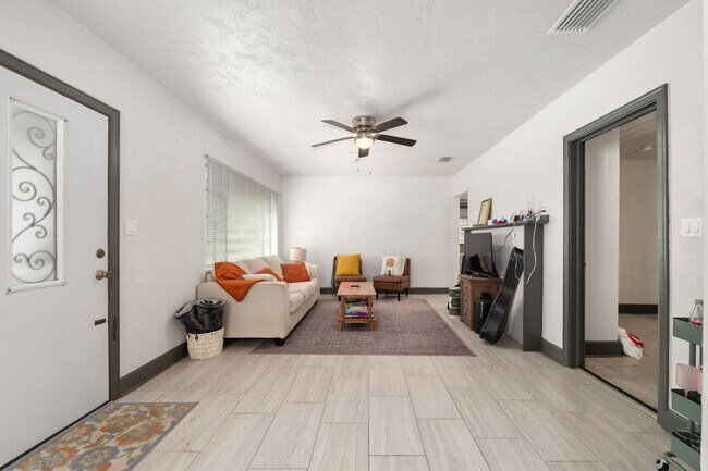 Photo - 5 NW 26th St