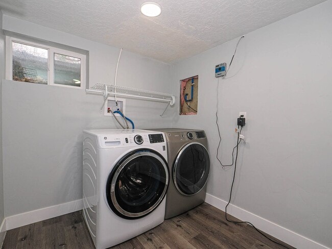 Photo - 5 Bedroom, 2.5 Bathrooms Home