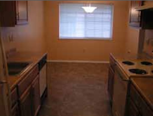 Kitchen - Pinehurst Apartments