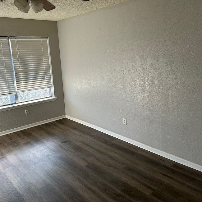 Photo - 2/1 Apartment Close to Elementary School Unit #D
