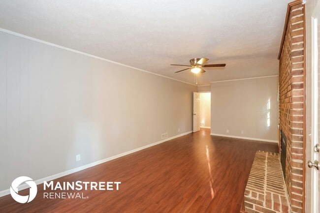 Photo - 1369 White Oak St SE
