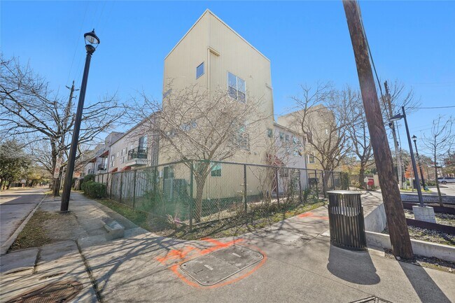 Photo - 1302 Rosalie St