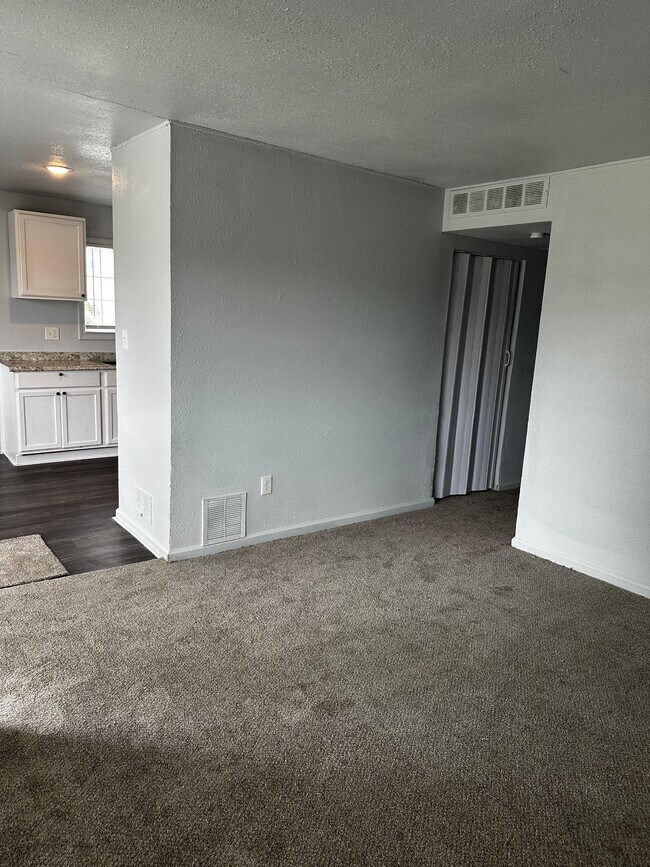 Photo - 7200 Edgeton St