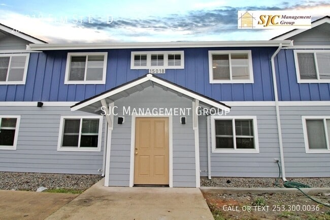 Building Photo - 15018 Elm St E Unit D