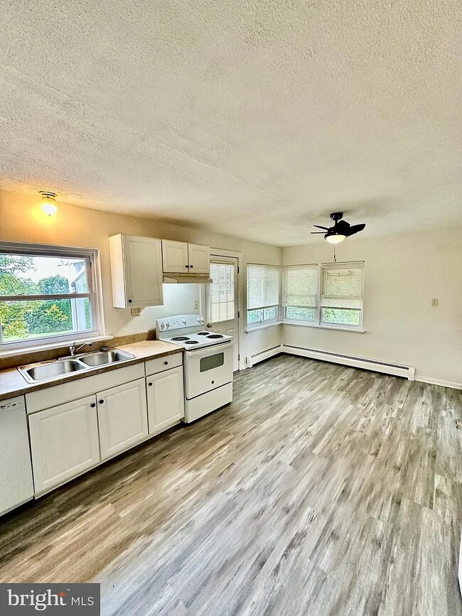 Photo - 602 E Maple St