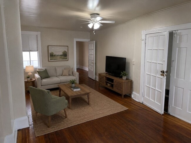 Building Photo - 654.5 Columbia Ave Unit Apt. 1