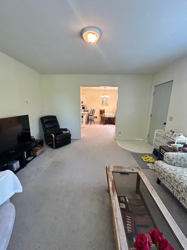 285 Waldorf Pl Unit B