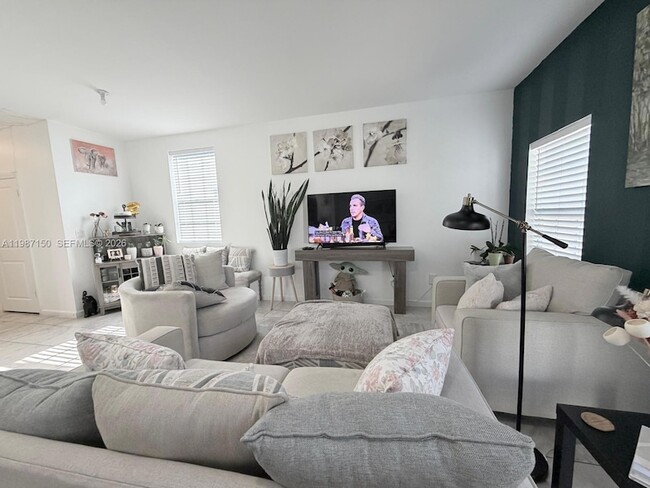 Photo - 4002 NW 11th Ct