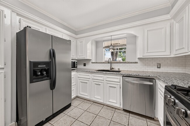 Photo - 1007 E Baker Rd