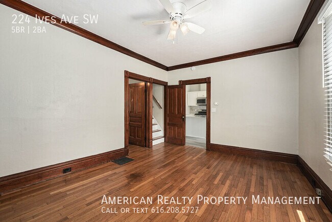 Photo - 224 Ives Ave SW