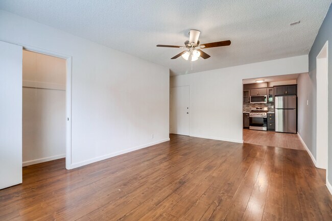 Photo - Classic Courtyard Building on Venice Blvd – Secure, Convenient, Pet-Friendly