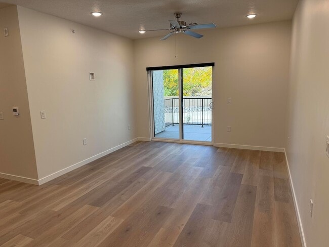 Photo - 983 W State St