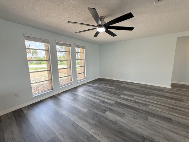 Photo - "Charming 2-Bed, 2-Bath Oasis with 1334 Sq Ft in New Port Richey!"