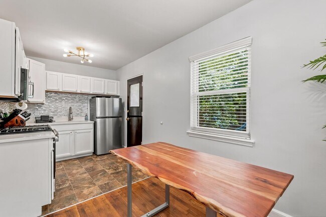 Photo - 1780 John Calvin Ave