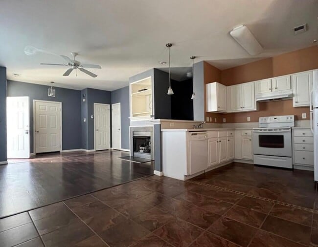 Photo - End Unit Townhouse Near Town Center VB