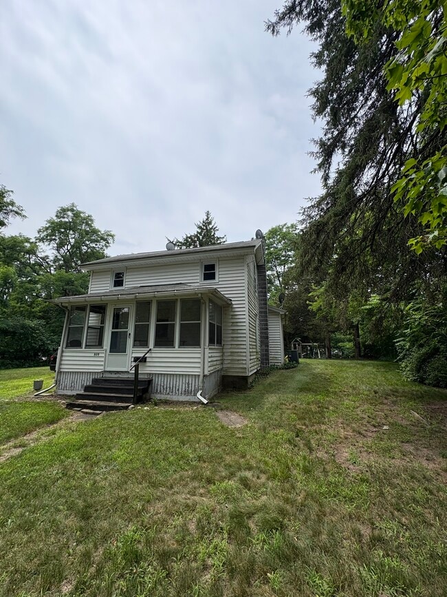 Photo - 825 Burr Oak St