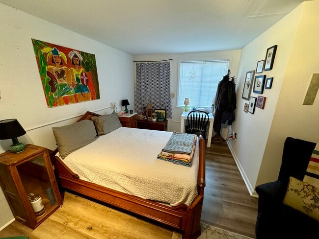 Photo - 212 Giles St Furnished Free Parking