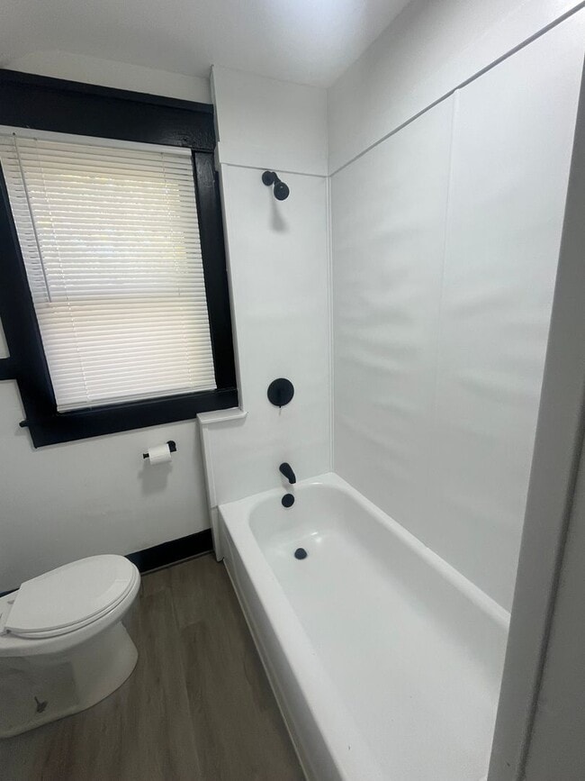 Photo - Gorgeous 3 bedroom fully renovated house!