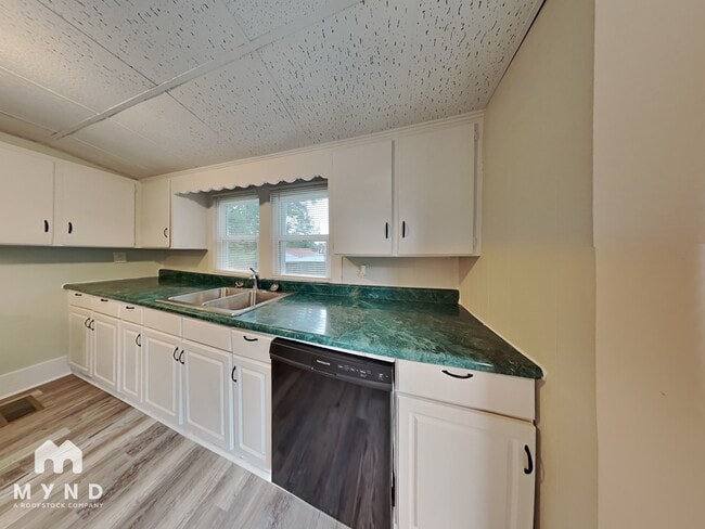 Photo - 4708 Court S