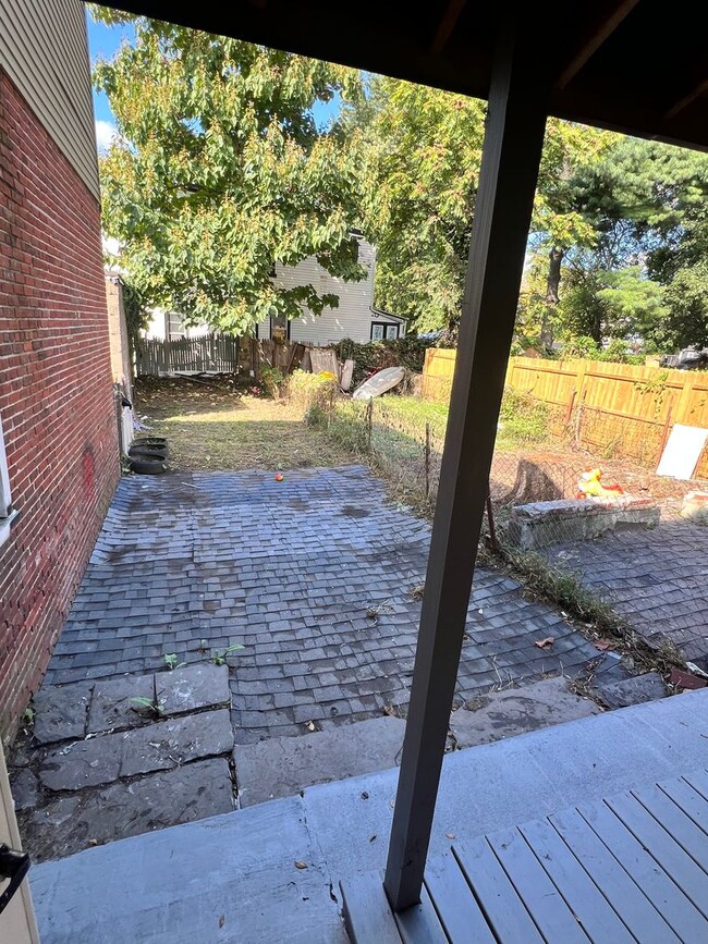 Photo - 563 Lamberton St