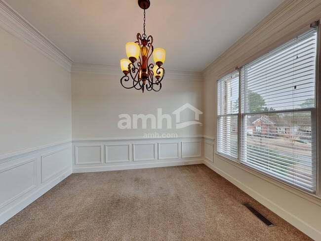 Photo - 404 Jessica Ln