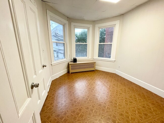 Photo - WOW! HUGE, RENOVATED MISSION HILL 6 BED ON PARKER HILL AVE FOR 9/1