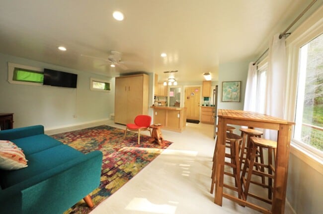 Photo - Artsy Studio in Westhaven with Attic Bedroom