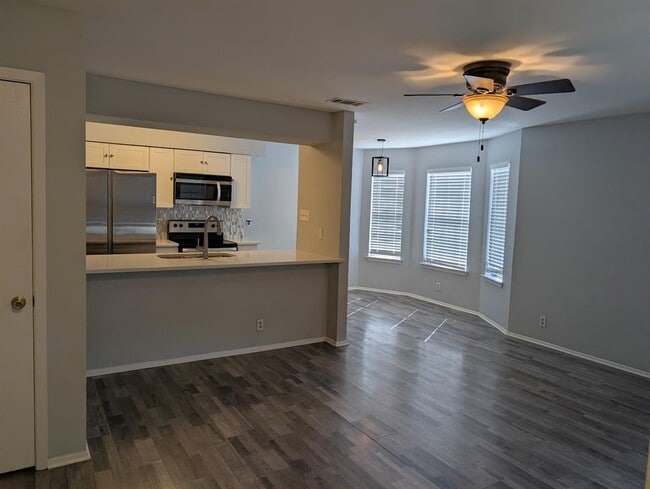 Building Photo - 2102 Kirksey Dr