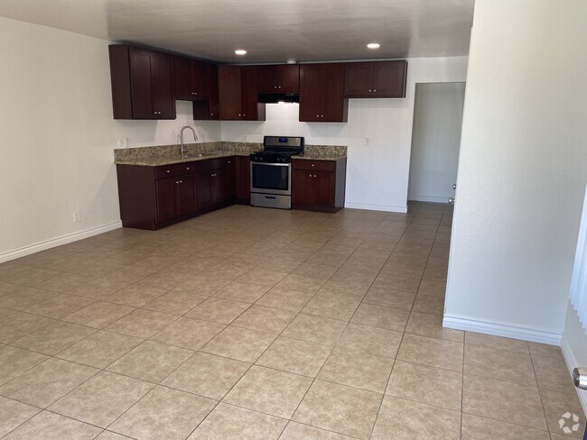 Building Photo - 2901 Mendoza Dr Unit B Rental