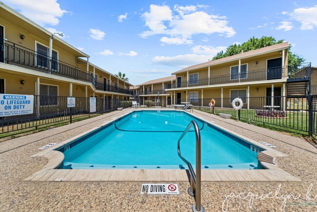 Building Photo - 923 Vance Jackson Rd Unit 1207 Rental