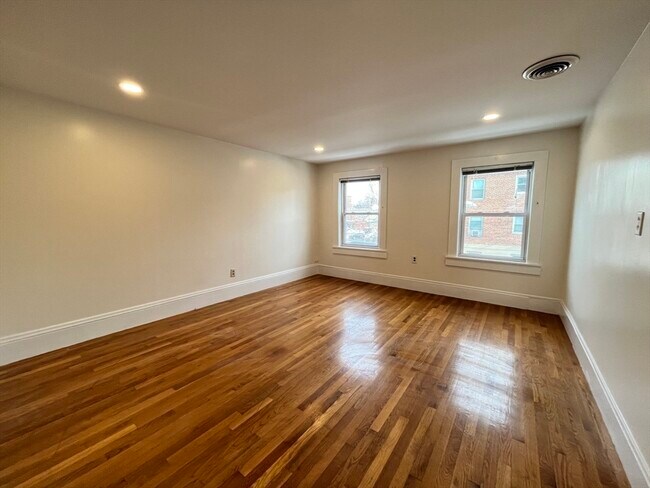 Photo - 59 W Seventh St Unit 2